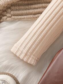 女童时尚休闲可爱套装：褶皱花卉丝绒T恤+蝴蝶结装饰保暖PU皮裙裤+棕色时尚PU皮帽 - 卡其色 - 查看 6