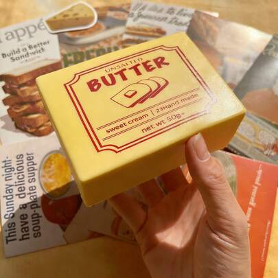 1 st mjuk och långsamt stigande smörformad squishy-leksak, gul krämig doft, bekväm, lämplig som julklapp, festgåva eller stressavlastande leksak