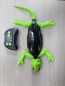 Remote Control Bionic Smart Electric Wall Climbing Chameleon/Cockroach Toy Car, Dual-Mode Realistic Crawling On Ground & Wall, 360° Rotation With Vacuum Suction, Funny Pranks & Climbing Toy, Interactive Playtime & Party Gift For Boys & Girls 3+ Years Old - Multicolor - View 13