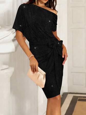 Vestidos largos elegantes para damas con hombros caídos: Nuevas explosiones 2026, alta elasticidad, suavidad e inclusividad, tirantes con lazo para banquetes, elegante brillo dorado y plateado de seda para Año Nuevo, hombros descubiertos y caídos, diseño versátil, vestidos a la altura de la cintura, adecuados para salir a usar.