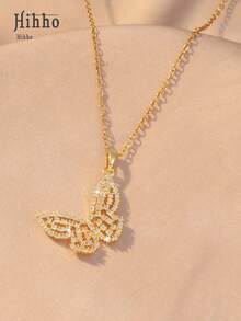 Hihho قلادة فراشة مجوفة من الزركونيا المكعبة، بتصميم أنيق، متوفرة باللونين الذهبي والفضي، تتميز بتصميم محدد للفراشة المجوفة مع تطعيمات كثيفة من الزركونيا المكعبة، إحساس خفيف رومانسي وجودة لامعة فاخرة، مناسبة للارتداء اليومي، المواعيد، المناسبات العادية - فراشة - مشاهدة 7