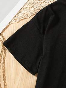 Bộ 2 món cho bé gái, gồm áo thun trơn màu, tay rớt, họa tiết hoa và chân váy chữ A dài đến đầu gối, thích hợp cho mùa hè. - màu đen - Xem 4