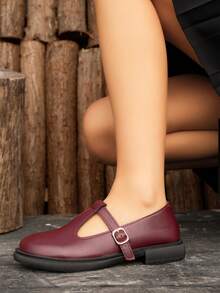 女士酒红色镂空玛丽珍鞋，新款百搭粗跟厚底软皮优雅乐福鞋平底牛津鞋 - 酒紅色 - 查看 6