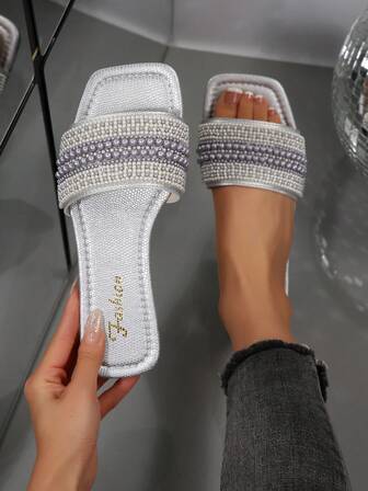 Plus Size White Pearl Women's Sandals, 2026 Festival Spring/Summer New Rhinestone Square Toe Flat Sandals, Pair With Dresses To Elongate Legs, Fashionable Full Diamond Slip-On Sandals, Summer Beach Shoes, Non-Slip House Slippers, Girls Plastic Slippers, Non-Slip Beach Slippers, Basic Style PU Leather Pearl Plus Size Women Sandals