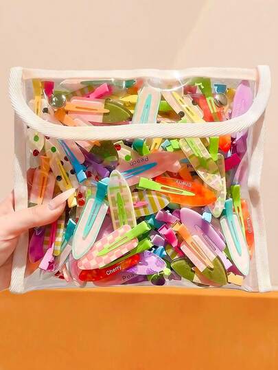 12件套多款格子水果发夹套装，少女刘海夹发饰，适合女性和女孩搭配不同服装和发型，日常佩戴、校园、摄影、派对等场合皆宜，包括爪夹、发夹、发卡、头饰等。