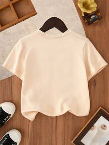 少女服装。少女“爱”图案印花短袖T恤，时尚流行的女童服装。适合上学、度假和购物外出。休闲百搭的春夏风格。 - 杏色 - 查看 2