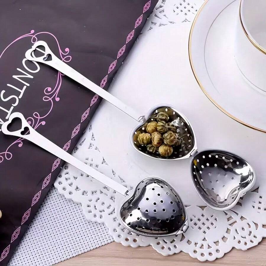 1/4 Stücke Edelstahl Tee-Sieb mit langem Griff in Herzform, loser Teeblätter Sieb, Herz Tee-Filter Löffel, wiederverwendbar, für Kräuter- und Blumentee, tägliche Teezubereitung zu Hause, Geschenk für sie, Valentinstag, Hochzeitsgeschenke, Tee-Party Zubehör, Schulanfang