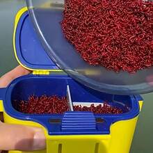 Caixa de Iscas de Pesca ABS Resistente com Bandeja de Drenagem Removível e Trava de Segurança, Recipiente de Armazenamento de Iscas Fácil de Limpar, Adequado para Caixa de Pesca, Cinto, Pesca de Água Doce e Salgada - Multicolorido - Visão 6