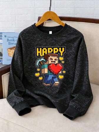 青少年男童服装，像素风人物手持红心印花图案，休闲圆领卫衣，适合秋冬季节穿着，学生日常穿着、聚会、上学、参加音乐节、度假、通勤等场合皆宜。可作为礼物送给家人、男友、女友、朋友。