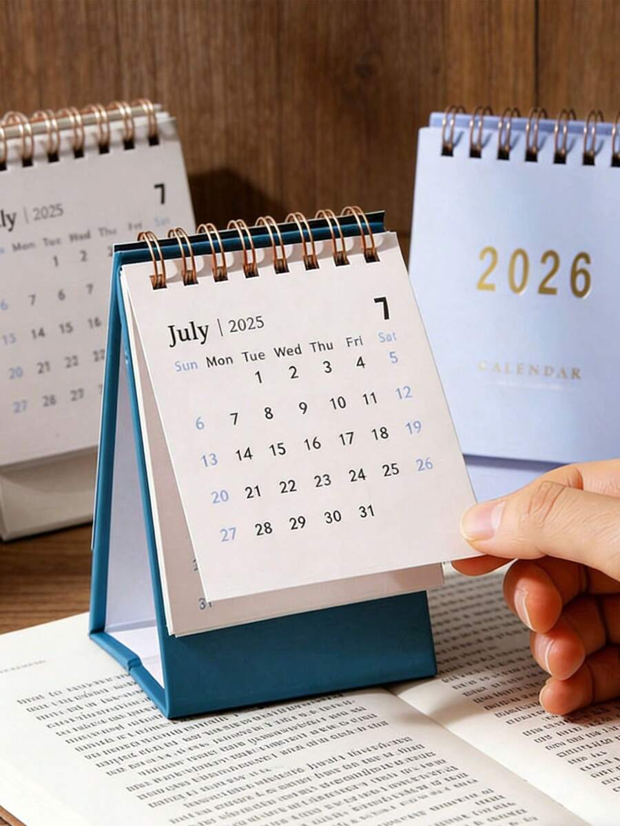 Lịch để bàn mini cao cấp năm 2026, lịch kế hoạch tháng và tuần, giấy 250gsm, gáy xoắn, 7 màu sắc để lựa chọn: Hồng, Xanh dương, Xanh lá cây, Trắng, thiết kế tối giản, nhỏ gọn và dễ mang theo, phù hợp sử dụng tại nhà hoặc văn phòng.