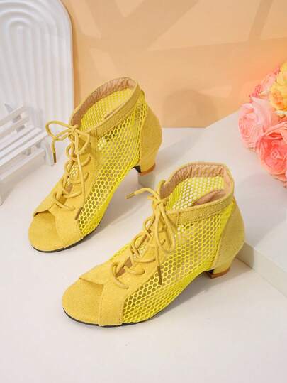 1 Pair Of Girls' Shoes With Yellow Mesh Lace Up Sandals, The Upper Is Made Of Mesh Fabric, The Lace Up Fits The Feet, The Toe Exposed Mid Top Design, Low Heel Comfort, Sweet Element Style, Suitable For Talent Shows, Holiday Dances