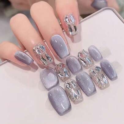 30 Móng giả vuông/Màu xanh và trắng phối hợp, đính kim tuyến lấp lánh, thích hợp cho móng ngắn, giúp tôn lên vẻ đẹp của móng. Kèm keo dán và miếng dán, có thể tái sử dụng cho dụng cụ làm móng hàng ngày.