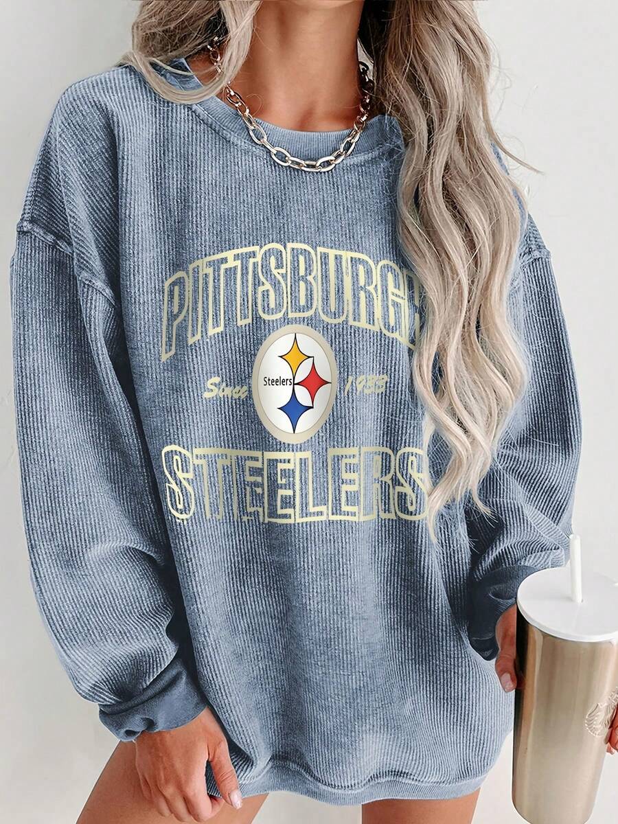 Christmas Outfit Women - Pittsburgh Steelers Black Oversized Ribbed Knit Sweatshirt With Yellow Distressed Text Logo - Platinum Blonde Wavy Hair, Silver Chain, Light Brown Tumbler -  Team Fan Casual Pullover For Fans- Winter Clothes For Women, New Years Outfit Women, Nye Party Outfit For Women - Màu xanh lam - Xem 1