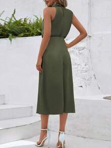Elegant aftonklänning i satin med hög krage och ärmlös - Armé Grön - Visa 2