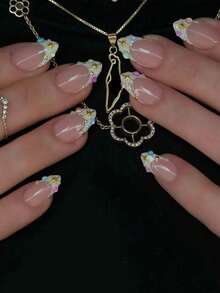 10片闪亮宝石水钻星星手工法式美甲贴纸，彩色仿珍珠，时尚优雅，适合办公室和日常佩戴。这款按压式美甲贴纸拥有光泽亮丽的表面，自然裸色底色搭配白色法式甲尖，饰以彩色珠子和金色星星，简约度假风，可爱又百搭，适合女性和女孩日常及派对佩戴。全覆盖式长款按压式美甲贴纸，手工按压式美甲。 - 彩色 - 查看 2