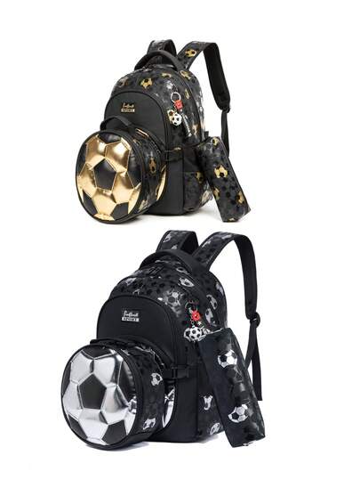 三件套儿童时尚足球造型背包套装，包含一个PU皮革背包（UV印花足球图案）、一个钥匙扣和一个可通过纽扣固定在背包上的午餐包，适合上学、旅行、徒步、露营等场合，是返校、圣诞节、新年、生日的理想礼物。