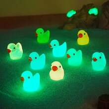 10/30/50Pcs DIY Glow-In-The-Dark Mini Resin Duckling Ornaments, Decor & Handmade Craft Accessories, Suitable For Holiday Gifts, Party Favors, Garden Landscaping, Desktop Decor, Car Ornaments, Terrariums, Moss Ecosystem Tank Decor, Fish Tank Ornaments And Creative Scenes.