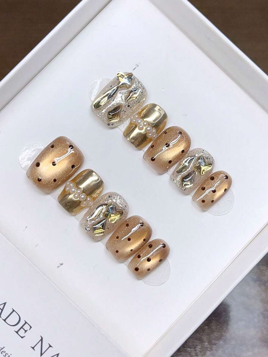 纯手工制作，可佩戴美甲，美甲形状优美；手绘波点猫眼美甲，高品质优雅简约设计美甲，秋季美甲，全覆盖假指甲，Y2K美甲，独特小众创意假指甲，日常美甲，可爱现代风格美甲，日常佩戴，可拆卸佩戴，可重复使用，手工按压式美甲