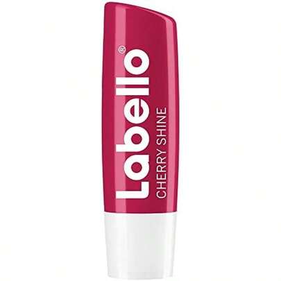 LABELLO Bálsamo labial con color Cereza (4.8g) protector labial con Vitamina E libre de aceites minerales 24 horas de humectación