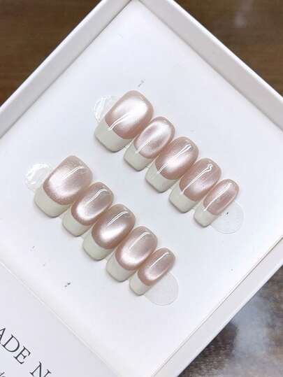 纯手工制作方形美甲贴片，手绘猫眼法式美甲，质感高级，简约设计，适合秋冬季节，全覆盖式假指甲，Y2K风格美甲，独特创意小套装，日常美甲，可爱现代风格美甲，可拆卸佩戴，可重复使用。