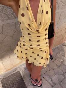 QIANZHIDU Đầm ngắn mùa hè SUNSTORY dành cho nữ, kiểu dáng giản dị, thanh lịch, gợi cảm, phong cách Bohemian, họa tiết chấm bi không đều và hoa nhí khắp thân đầm, thắt nơ phía trước, cổ chữ V xếp ly, chất liệu chiffon, xẻ tà bên hông, dây buộc chéo phía sau, xếp ly trang trí, màu vàng, thích hợp mặc đi biển, đi làm, ngày Nhà giáo, Lễ Tạ ơn, lễ hội âm nhạc, lễ hội bia, tựu trường, tiệc tùng, hẹn hò và du lịch. - Màu vàng - Xem 2
