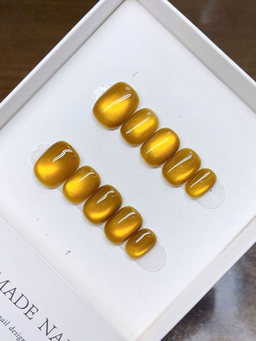 Of Pure Handmade Wearable Nails With Short Round Nail Shape, Hand-Painted Cat Eye Nails, High-Quality Simple Design Nails, Full Coverage Nails, Y2K Nails, Unique And Niche Creative Fake Nails, Daily Nails, Cute Modern Style Nails, Daily Use, Detachable Wear And Reusable.