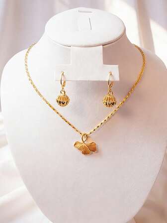 Conjunto de collar con colgante de hoja de ginkgo y aretes de loto chapado en oro de 18k para damas, exquisita cadena de clavícula, material antialérgico, adecuado para fiestas/bodas/accesorios de regalo