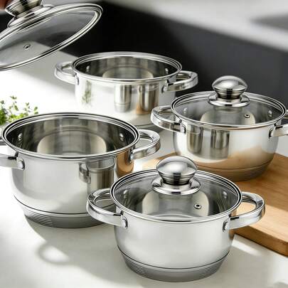 Oale de supă îngroșate de diferite dimensiuni cu capace, inclusiv oale de supă, oale pentru tocană, oale cu mâner dublu. Ideale pentru încălzirea laptelui, gătitul terciului, prepararea supei, gătitul tăițeilor și gătitul curcanilor în bucătăria de acasă. Potrivite și pentru reuniuni de familie. Există o oală de lapte cu un mâner complet din oțel și un capac din sticlă transparentă. Este ușor de curățat și aplicabilă în bucătăriile de acasă, hoteluri, restaurante, camping, activități în aer liber etc.