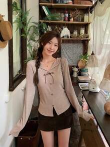 时尚蝴蝶结V领长袖T恤，褶皱修身短款女式上衣，春夏款 - 卡其色 - 查看 8