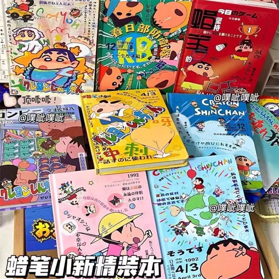 CRAYON SHINCHAN 日式蜡笔小新A5硬面笔记本，可爱又实用的卡通手账本，学生彩色内页笔记本。多种款式可选。适合学生和教师作为学习和办公文具使用。 - 彩色 - 查看 1