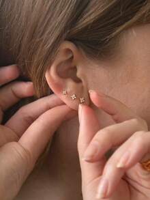 Zestaw 3 kolczyków ze srebra próby 925 z cyrkoniami dla kobiet i dziewcząt. Delikatne kolczyki ze złota 18k/białego złota. Biżuteria na prezent dla kobiet.