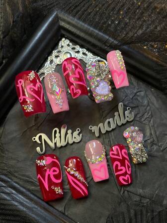 10 st handgjorda heltäckta fyrkantiga naglar akrylkit röd och rosa nagelkonst, rosa franska, 3D stereo fjäril och hjärtformad ädelsten och färgad diamant nageldekoration som täcker naglarna, handritad fluorescerande rosröd hjärtformad och geometrisk mönsterdesign, mycket lämplig för kvinnor och flickor att delta i temafester och ceremonier och vardags- och alla hjärtans dag-bärande, är en utmärkt present till kvinnor (innehåller: en bit gelélim och en friktionsremsa) nageltillbehör
