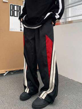 1条青少年男童时尚宽松抽绳腰裤，侧边撞色设计。青少年男童阔腿裤，青少年男童直筒裤。适合日常穿着、运动休闲、上学、聚会、音乐节等场合。可作为礼物送给朋友。