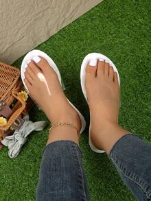 Sandalias slip-on de talla grande para mujeres, sandalias slip-on de gelatina de punta abierta, sandalias planas para la playa. Pantuflas cómodas para pies grandes, una bendición para pies anchos, talla grande de ajuste ancho - Blanco - Ver 4