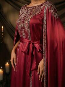 Damklänning i lyxig satin med broderi, pärlbroderad kapärm och bälte i vinröd kaftan, böljande, blygsam, formell kvällsfest, abaya för bröllopsgäster - Röd - Visa 10