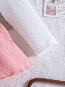 Bộ đồ liền thân tay ngắn dệt kim họa tiết hoa cho bé gái mùa thu/đông, màu xanh dương, gồm áo liền thân và tất họa tiết hoa, cùng băng đô màu xanh dương. - Hồng - Xem 6