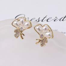 1 Pair Elegant & Exquisite Ginkgo Leaf Shaped Fashion Earrings For Women - Earrings - View 3
