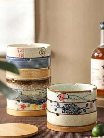 Retro askfat i kinesisk stil med kinesiska kulturella inslag, multifunktionellt porslin, personliga och lyxiga keramiska askfat, runda askfat av flygaska för cigarettfimpar, retro askfat för tesalonger, kreativa askfat, robusta, lätta att rengöra, exklusiva japanska askfat, fulla av kreativitet, lämpliga för restauranger, catering och kommersiellt bruk.