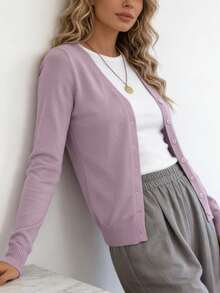 Women's Elegant And Fashionable V-Neck Stretch Knit Cardigan. Soft Button Front Design. Machine Washable. Casual And Fashionable All-Season Cardigan. Cozy Knit Sweater. - 紫色 - 查看 3