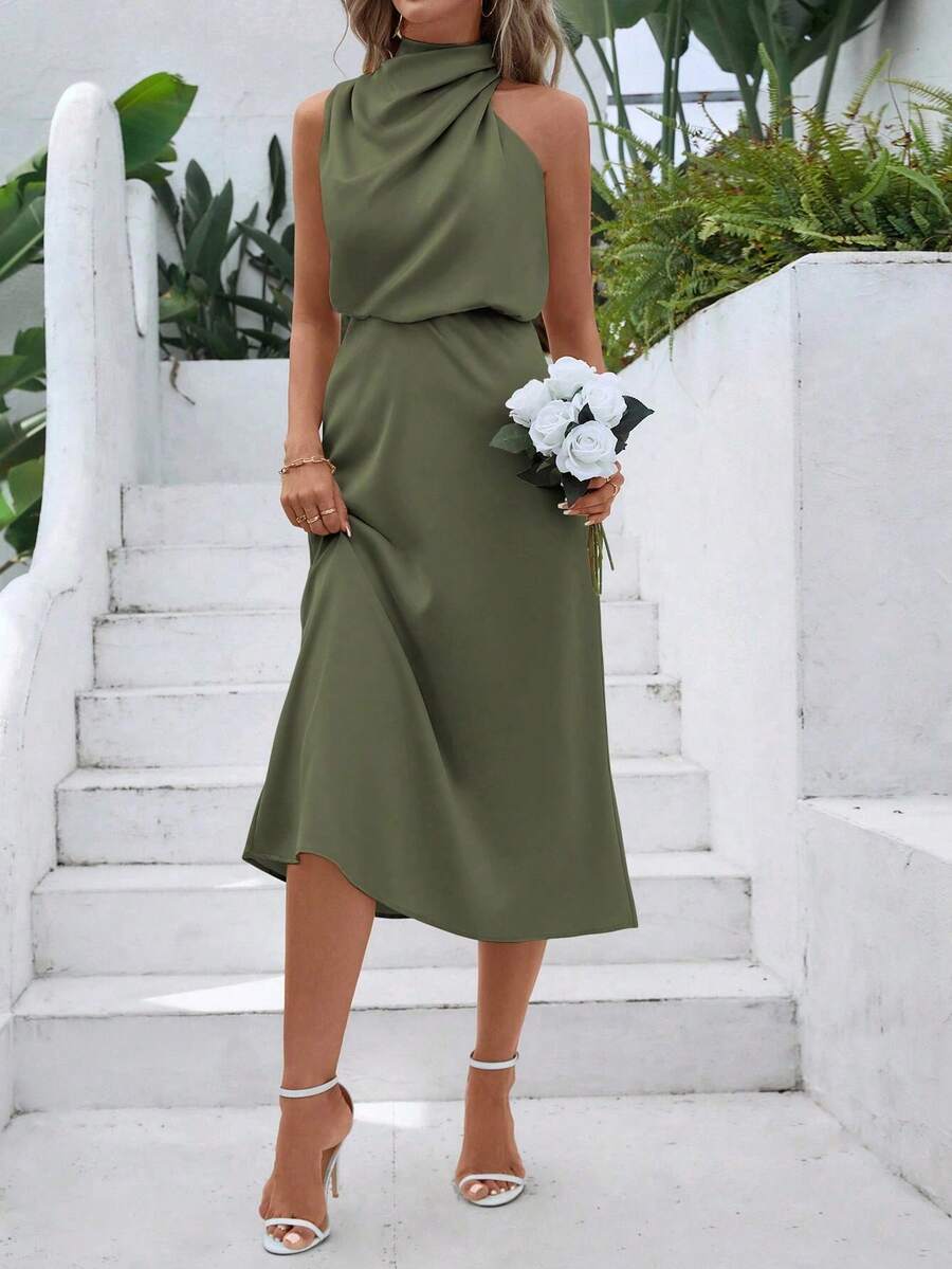 Elegant aftonklänning i satin med hög krage och ärmlös - Armé Grön - Visa 1