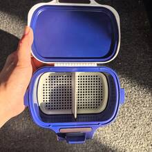 Caixa de Iscas de Pesca ABS Resistente com Bandeja de Drenagem Removível e Trava de Segurança, Recipiente de Armazenamento de Iscas Fácil de Limpar, Adequado para Caixa de Pesca, Cinto, Pesca de Água Doce e Salgada - Multicolorido - Visão 5