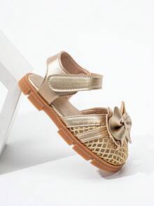 1双金色时尚花朵图案女童凉鞋，儿童夏季鞋 - 金色 - 查看 2