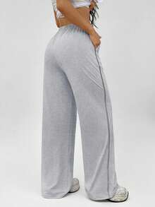 Quần dài nữ dáng suông rộng rãi, thoải mái, có túi phản quang, cạp chun, thích hợp cho các hoạt động ngoài trời, dạo chơi, chạy bộ, leo núi và đi làm hàng ngày. - Màu Xám nhạt - Xem 2