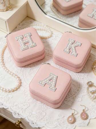 1pc White Pearl Letter Jewelry Box, Travel Jewelry Box, Jewelry Box, Makeup Box, Storage Box, Customized Personalized Gift - Pink Travel Jewelry Box, Women's Birthday Gift, Teenage Girl Christmas Gift, Letter Travel Jewelry Box AZ