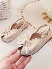 1 Pair Kids Fashion Flat Sandals With Bow PU Design, Elastic Back Strap, Slip-On Girls Sandals Suitable For Outdoor, Vacation, Party - Beige - View 4