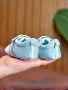 0-1岁婴幼儿男女通用软底休闲运动鞋，透气网眼拼接，魔术贴搭扣，适合室内外穿着，春夏秋季皆宜。 - 青碧色 - 查看 5