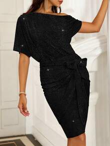 女士优雅斜肩长裙：2026 新款，高弹力，柔软舒适，蝴蝶结肩带宴会款，优雅新年金银丝绸闪耀，露肩斜肩设计，百搭款式，及腰连衣裙，适合外出穿着。 - 黑色 - 查看 9