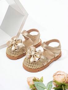 1双金色时尚花朵图案女童凉鞋，儿童夏季鞋 - 金色 - 查看 5