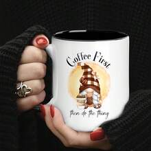 Funny Gnome Coffee Mug 325ml - "Coffee First, Then Stuff." Ceramic Mug With A Unique Gnome Design. Ideal For Coffee Lovers, Families, Colleagues, And Friends. Great Christmas Gifts For Coffee Lovers. - 黑與白 - 查看 1