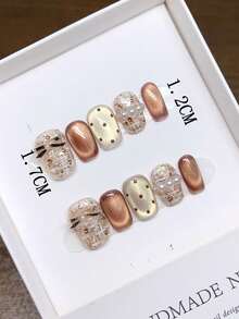 纯手工制作可佩戴美式方形指甲；手绘猫眼美甲，高品质气质简约设计美甲，秋季美甲，全覆盖假指甲，Y2K美甲，独特小众创意假指甲，日常美甲，可爱现代风格美甲，日常使用，可拆卸可重复使用。